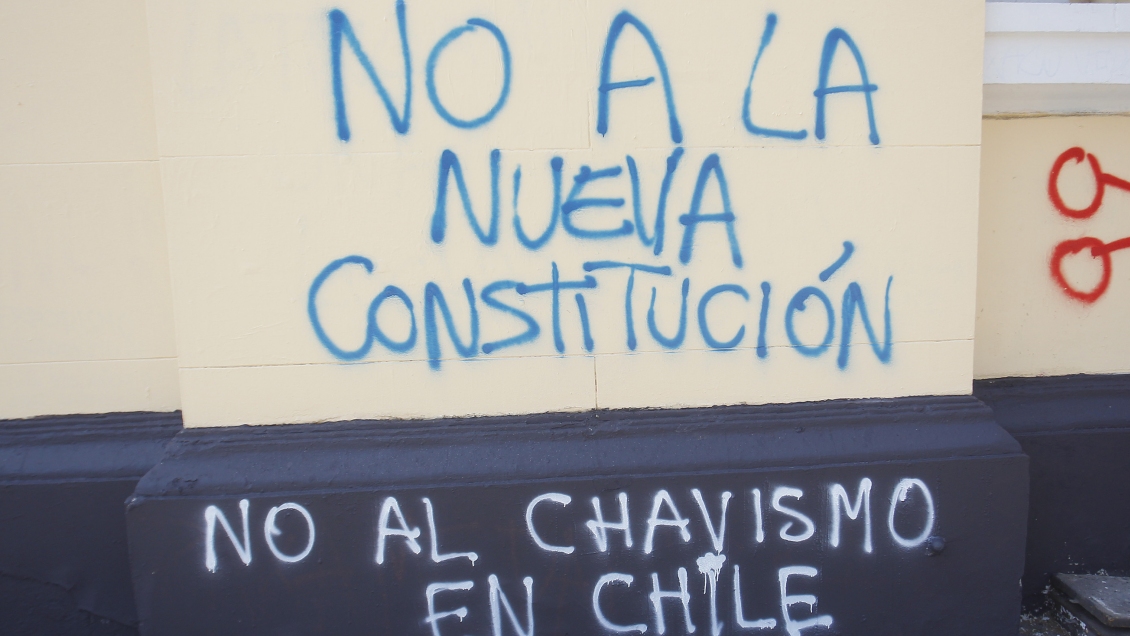 Dirigentes condenaron mensajes de odio en casa central de la U. de Chile