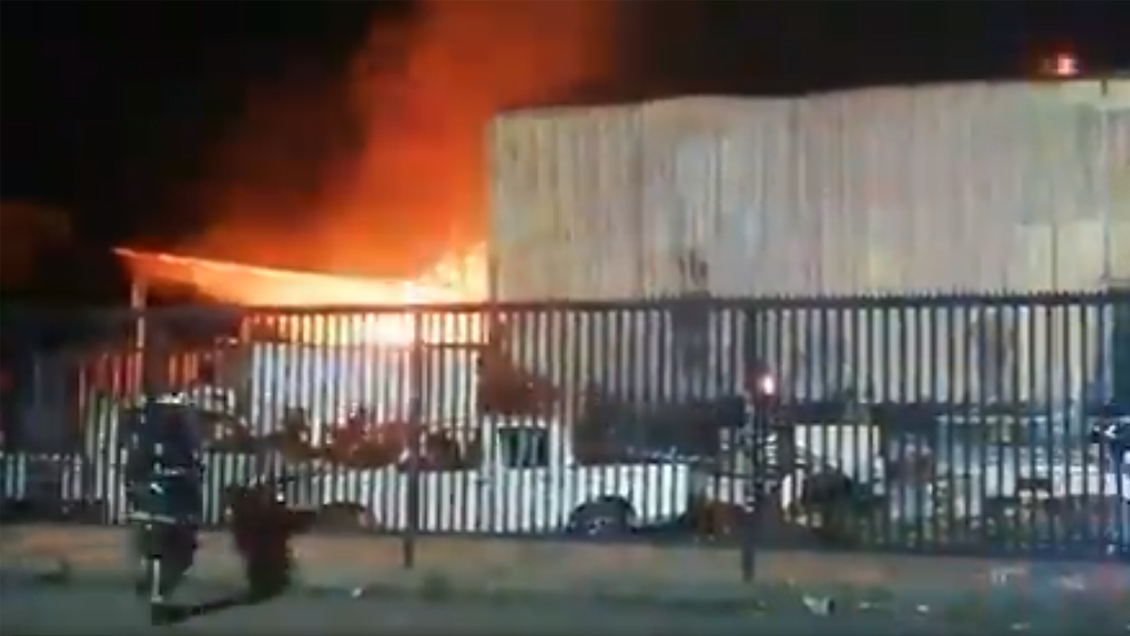 Incendio afecta a bodega de productos chinos en Pudahuel