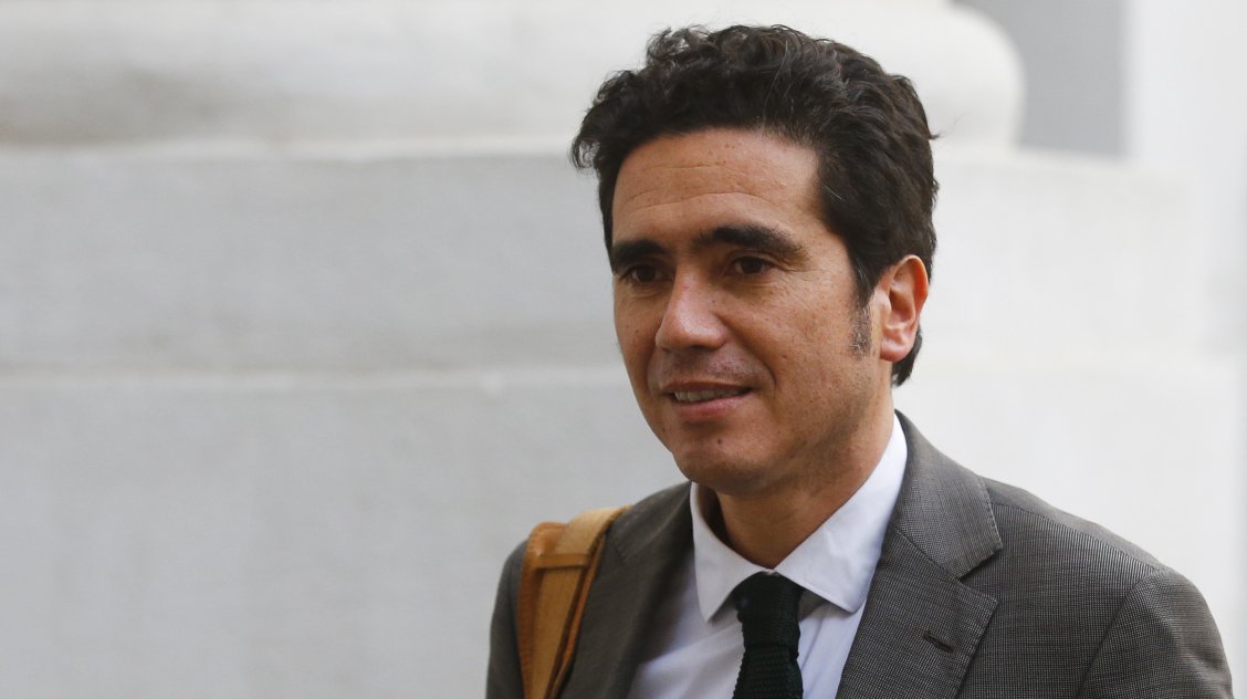 Ministro de Hacienda: No es posible subir en 50% las pensiones básicas 