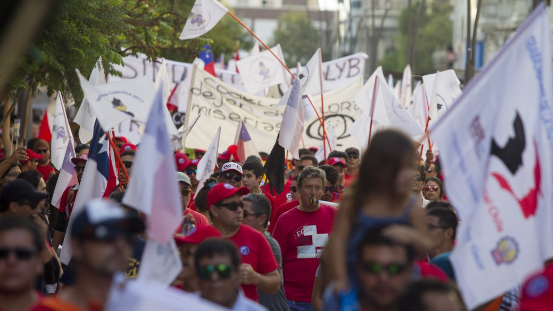OCDE insta a gobiernos a proteger la negociación salarial colectiva