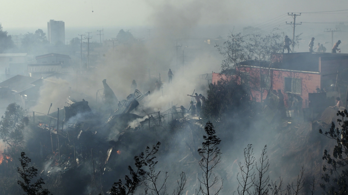Valparaíso: Militares encontraron bidón con acelerante en lugar en que se inició el incendio
