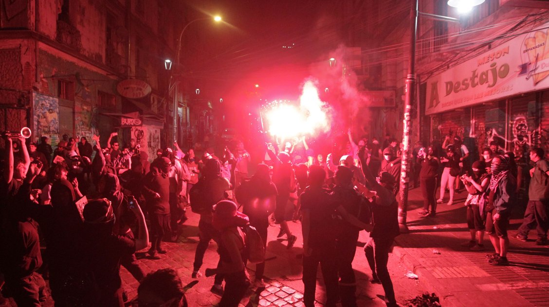 Joven está en estado grave por impacto de perdigones tras manifestación en Valparaíso