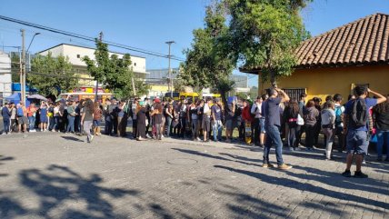  Miles de jóvenes hacen fila para postergar el servicio militar  