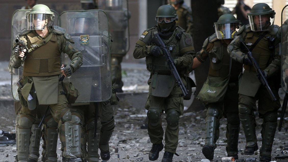 General director de Carabineros anunció que se suspende el uso de escopetas antidisturbios