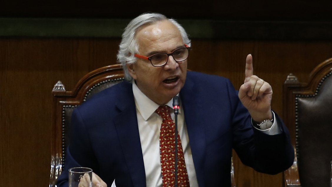 Ex ministro Chadwick presentará por escrito su defensa ante acusación constitucional