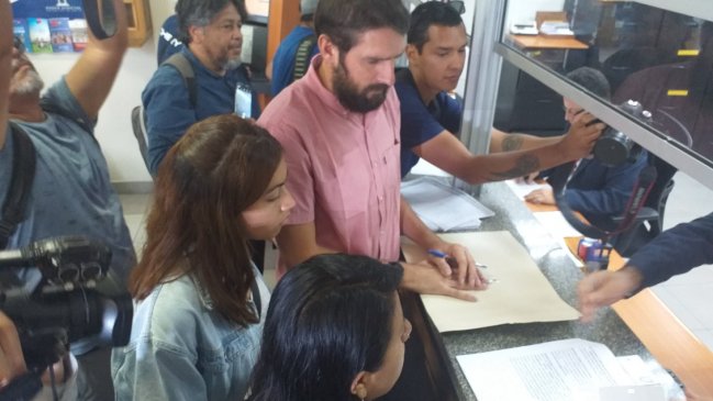 Iquique: Estudiantes heridas con perdigones disparados desde regimiento presentaron querella