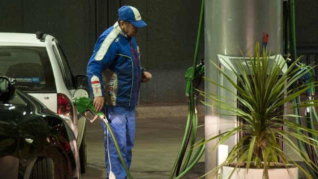 Tras cuatro semanas congelados, este jueves suben los precios de las bencinas