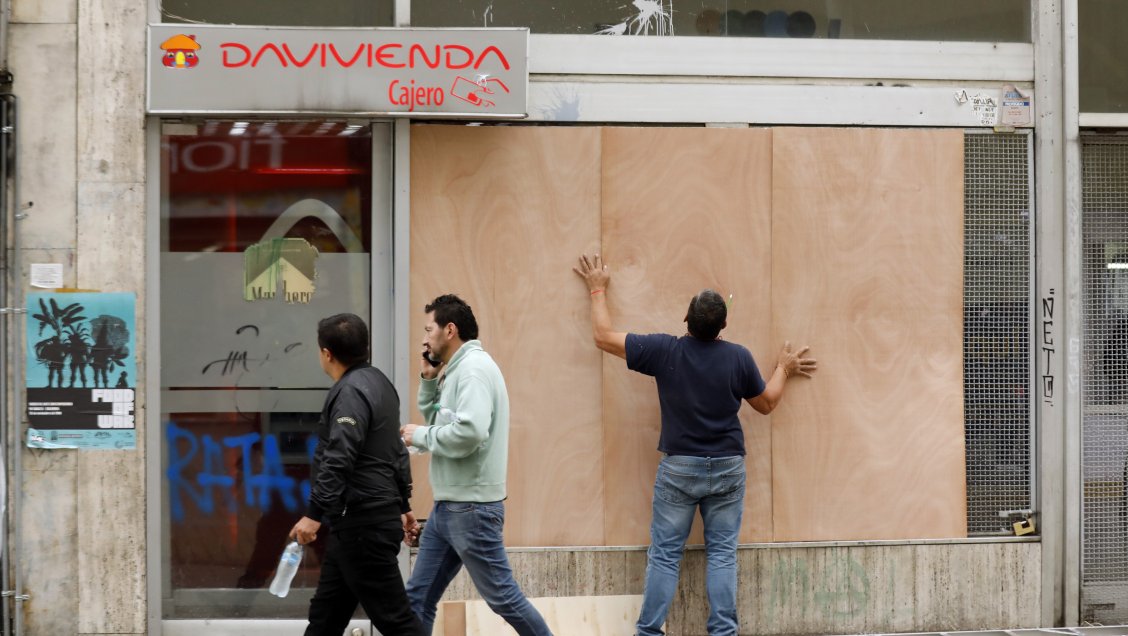 Bloqueos en transporte público en inicio de jornada de protestas en Colombia
