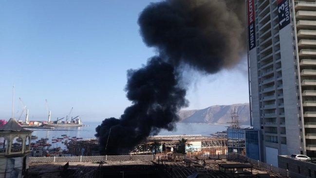 Barricadas se registran en diversos puntos de Iquique