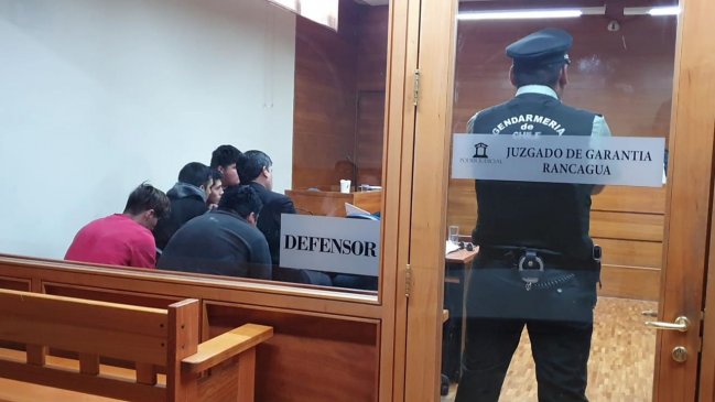 Fiscalía formaliza a sujetos acusados de saquear supermercado donde trabajaban