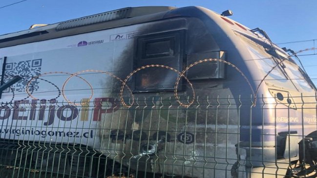 Biotrén sufrió ataque incendiario: Turba arrojó acelerantes y le prendió fuego