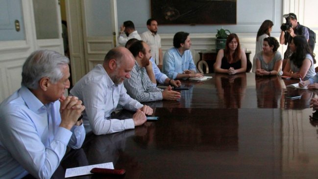 Oposición afina ideas para acuerdo sobre una nueva Constitución