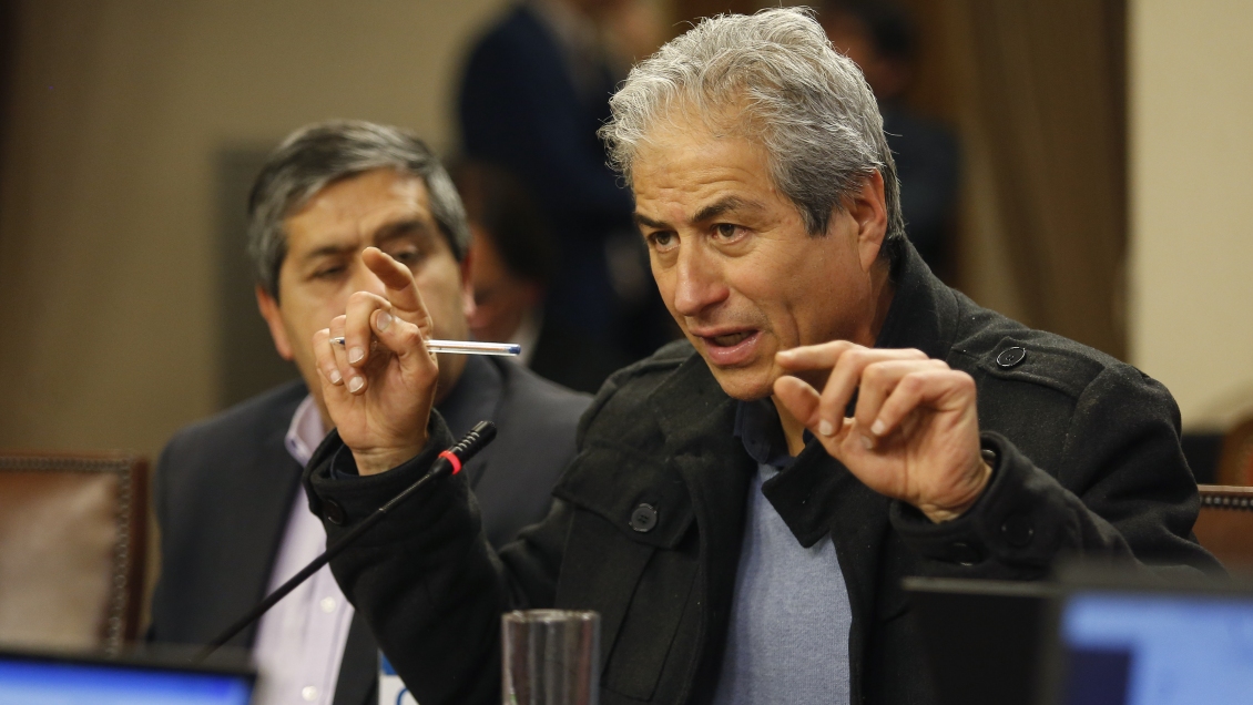 Colegio de Profesores: El poder quiere que exista un solo pensamiento oficial