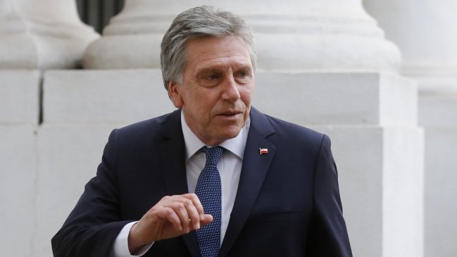 Gobierno responde a Mon Laferte: Es una calumnia culpar a militares de incendios en Metro