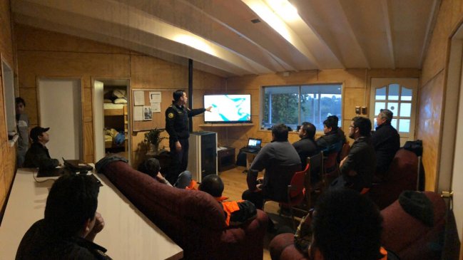 La Armada continúa búsqueda de tripulante desaparecido de motonave hundida en Palena