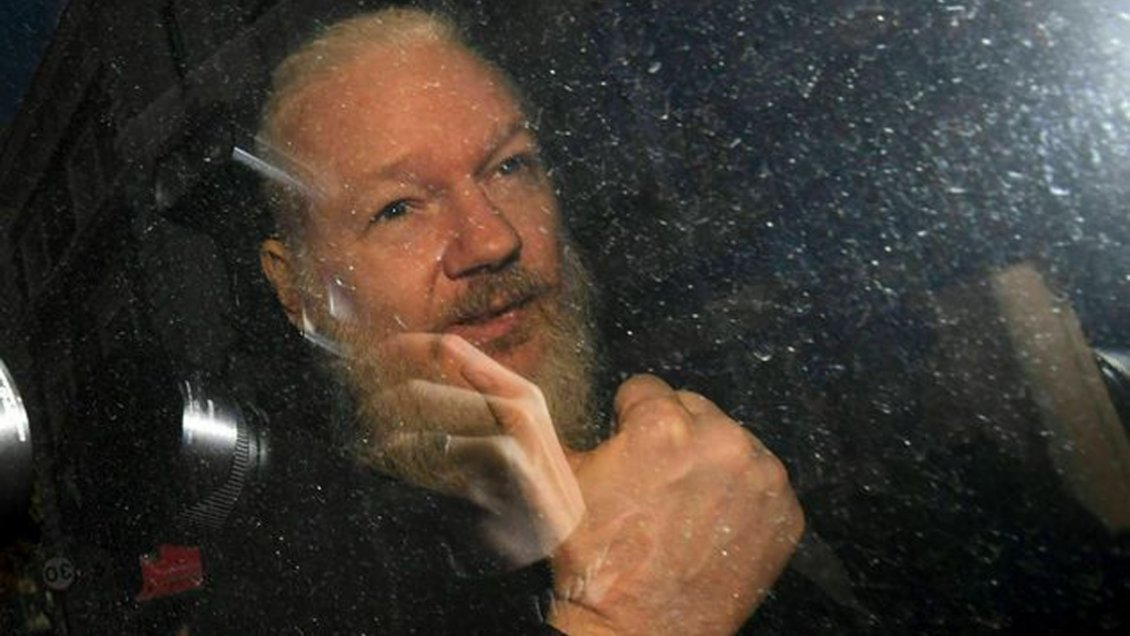 Assange podría morir en prisión si no recibe atención médica urgente, según doctores