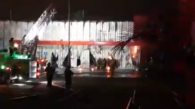 Incendio en supermercado moviliza a Bomberos en Puente Alto
