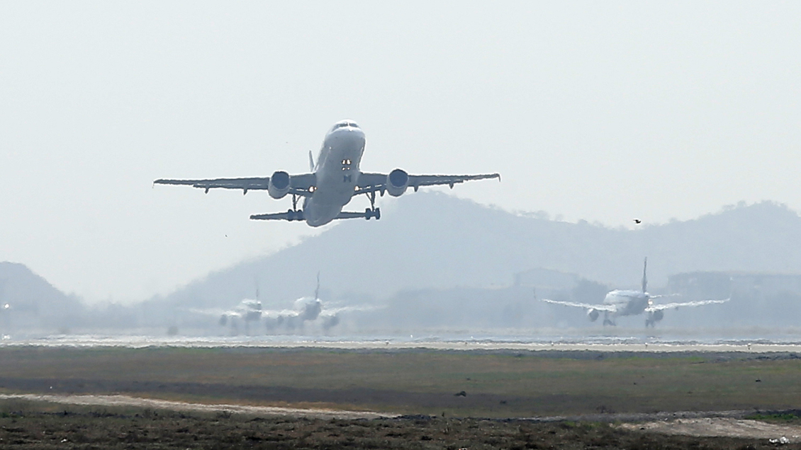 DGAC reporta 14 incidentes el último mes por uso de láseres contra aviones
