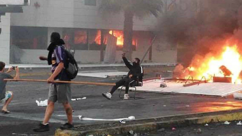 Con 22 detenidos terminó nueva jornada de desmanes en Iquique