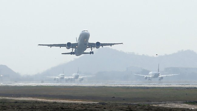 DGAC reporta 14 incidentes el último mes por uso de láseres contra aviones