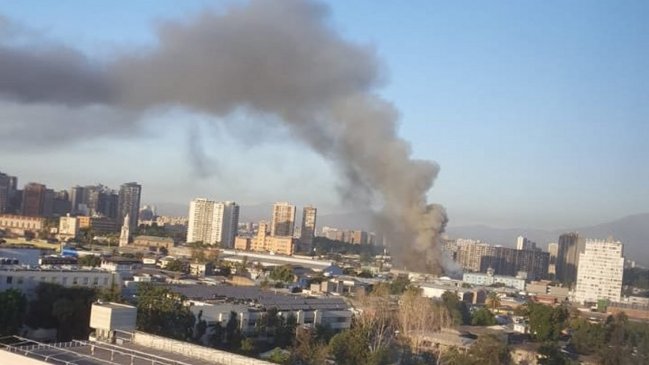 Bomberos controló incendio en fábrica de telas en Independencia