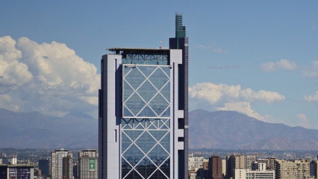  Telefónica anuncia reforma y no descarta venta de operación en Chile  