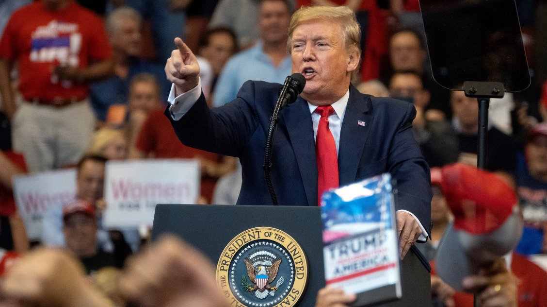 Trump afirma que EE.UU. va en camino de erradicar el sida en una década