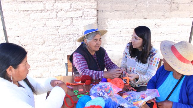 Tarapacá: Estudiantes de Colchane potencian artesanías de la región