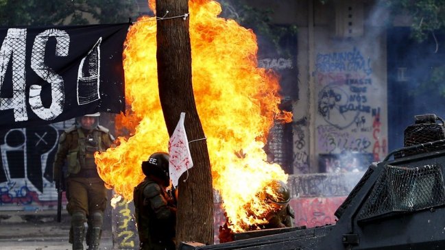Carabinera atacada con bomba molotov se querelló en la justicia