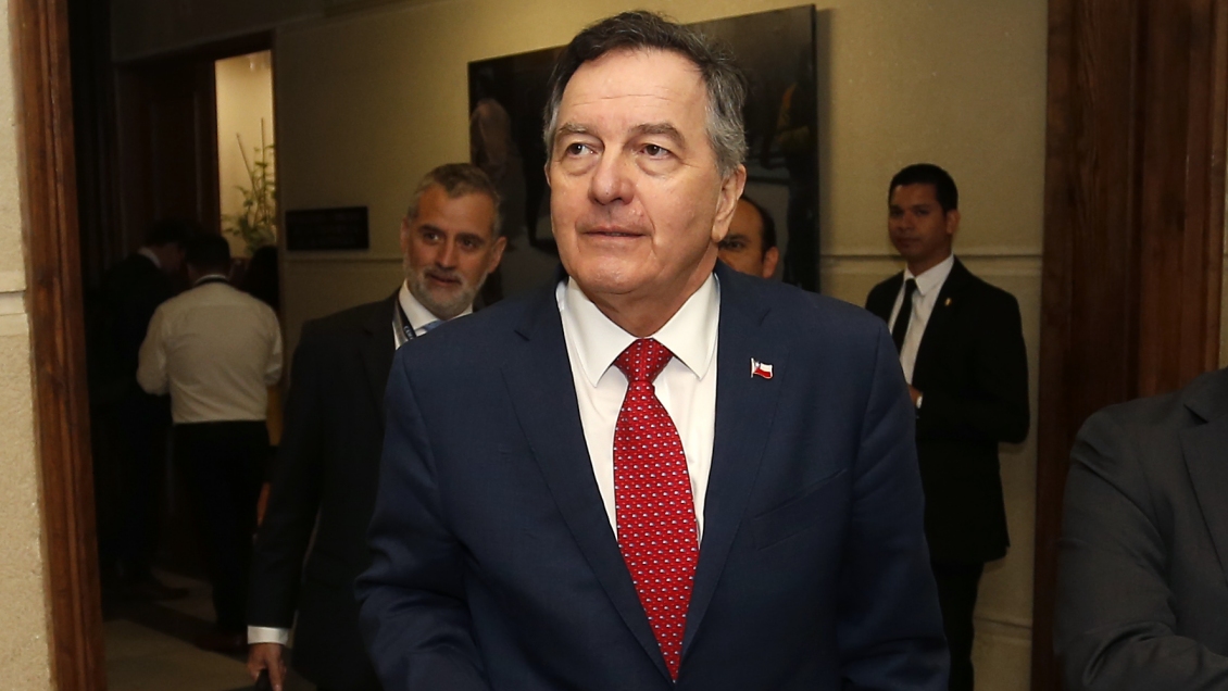 Ampuero: No hay ninguna similitud entre Venezuela y lo que ha ocurrido en Chile