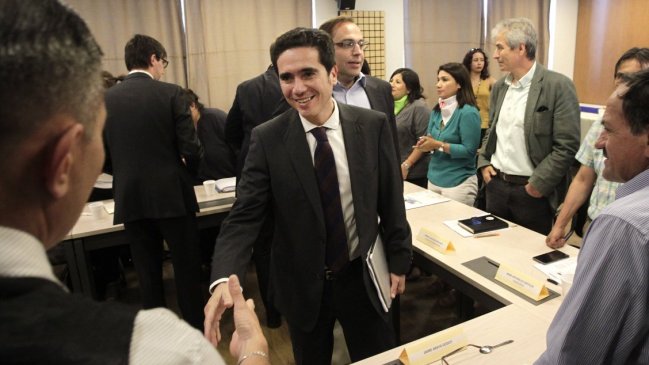 Gobierno propuso no reajustar sueldo a empleados fiscales que ganen más de un millón y medio