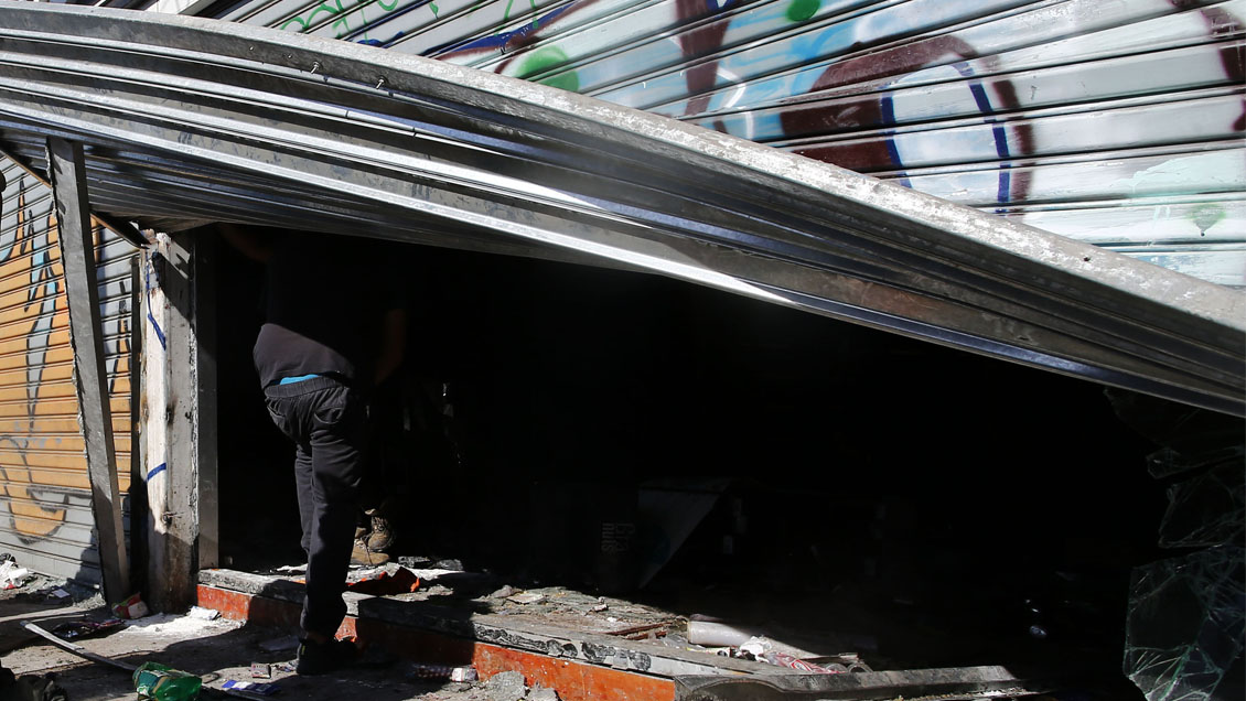 Allanamientos dejaron cinco detenidos por saqueos a supermercado de La Cisterna