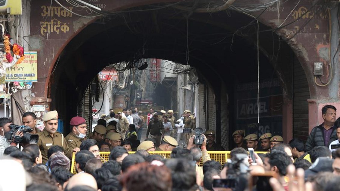 India: Detienen al dueño de la fábrica en que murieron 43 personas por un incendio