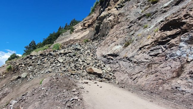 Más de 1.500 personas se encuentran aisladas en Alto Biobío tras derrumbe de tierra