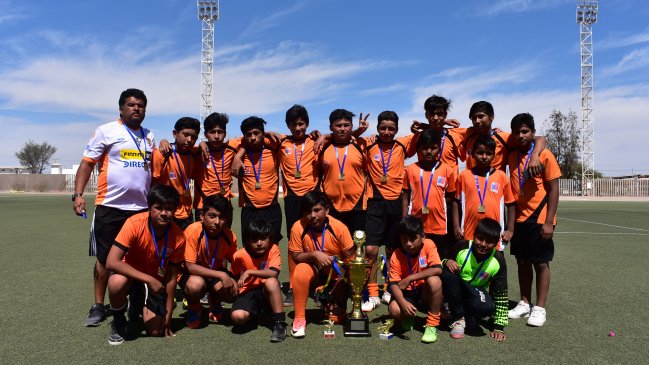 Niños de Pintados ganan copa Liga Infantil Municipal de Pozo Almonte