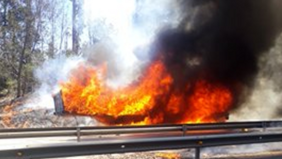 Bomberos controló incendio que afectó a un camión de carga en la Ruta 68