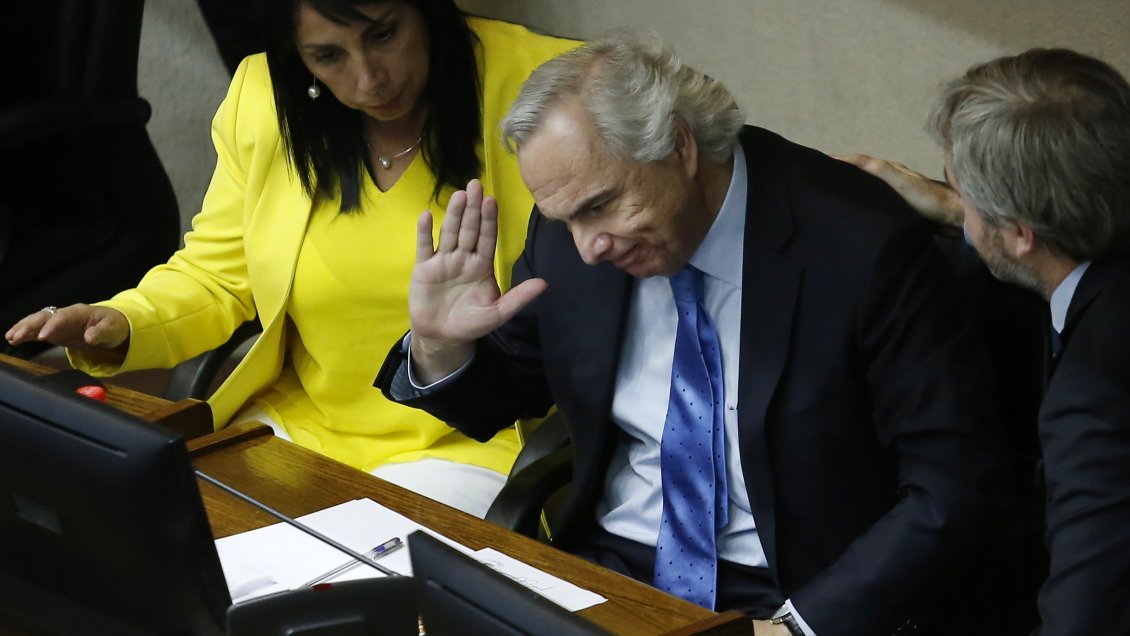 El voto de los senadores por la acusación constitucional contra Chadwick