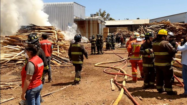 Incendio afectó a barraca de madera de Pelarco