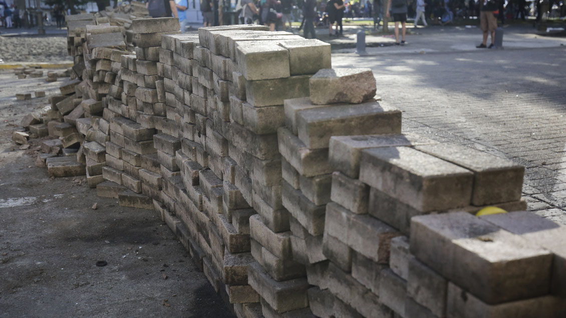 Rebajan a arresto domiciliario total la medida cautelar para acusados de remover adocretos en Concepción