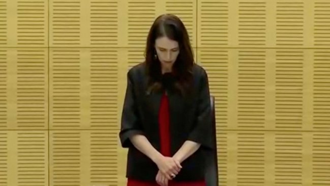 Nueva Zelanda recuerda en silencio a las víctimas de la erupción del volcán Whakaari