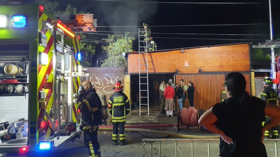 Incendio destruyó una casa abandonada en Quinta Normal