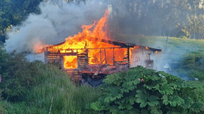 Puerto Octay: Casa del marido de la alcadesa quedó reducida a cenizas