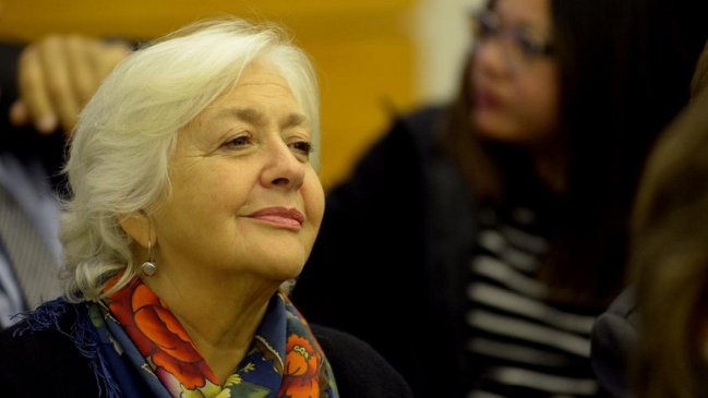 Cafés científicos UdeC cerrarán 2019 con Mónica González analizando la crisis social