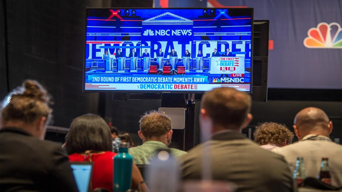 El dinero en la política calentó el penúltimo debate presidencial demócrata