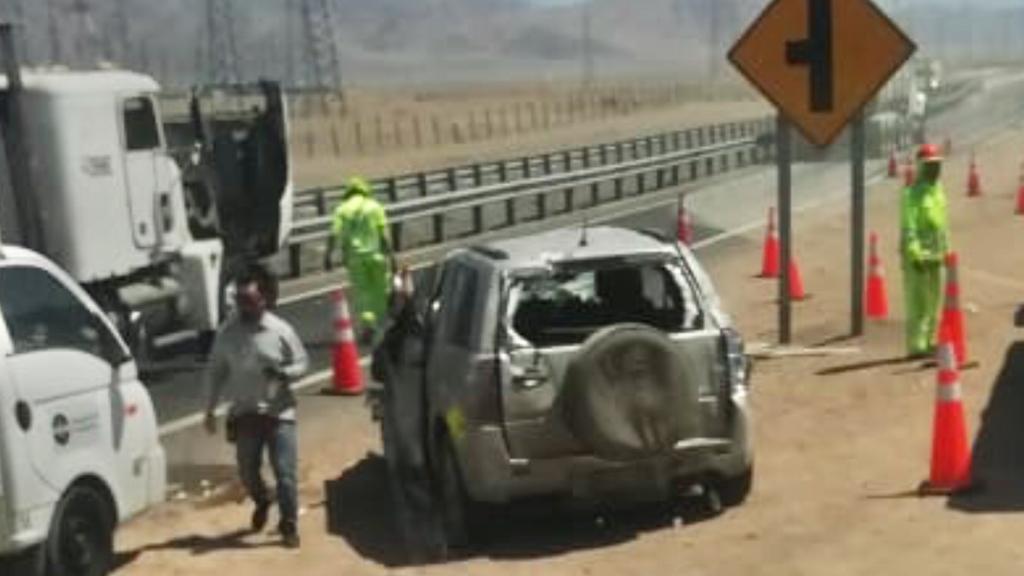 Volcamiento de auto en camino a Mejillones dejó dos lesionados