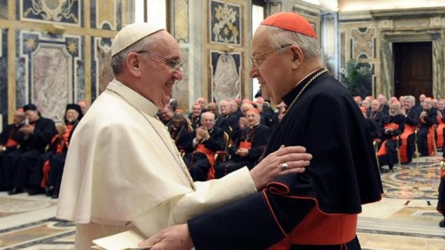 Papa aceptó renuncia del cardenal decano Angelo Sodano, ex nuncio en Chile