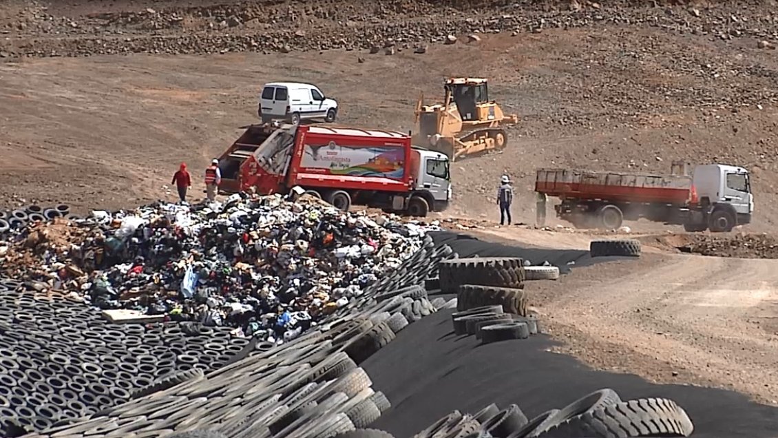 80 camiones recolectores recibió el relleno sanitario Chaqueta Blanca en primer día de operaciones