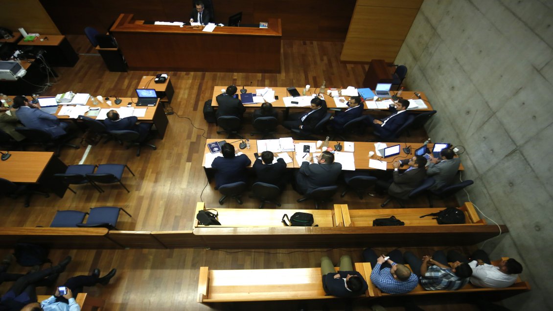 Tribunal suspendió formalización de 12 carabineros acusados de tortura