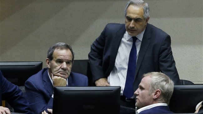 Senadores RN contrarios a la paridad preparan propuestas para incentivar participación de mujeres