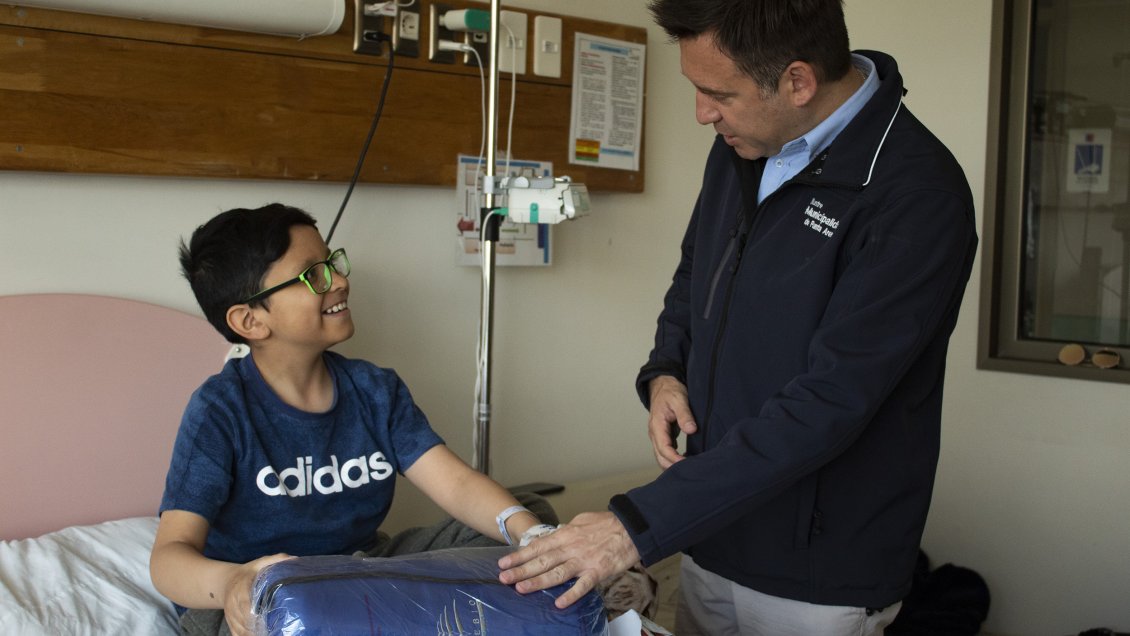 Niños internados en el Hospital Clínico de Magallanes celebraron anticipadamente Navidad